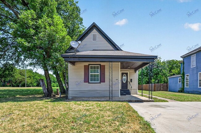 Building Photo - 419 N Grand Ave