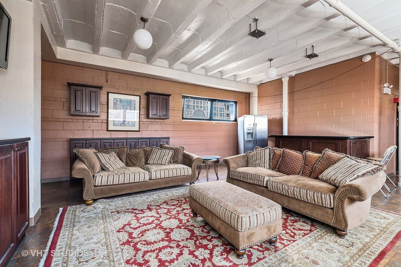 Common Area - 33 E Cedar St