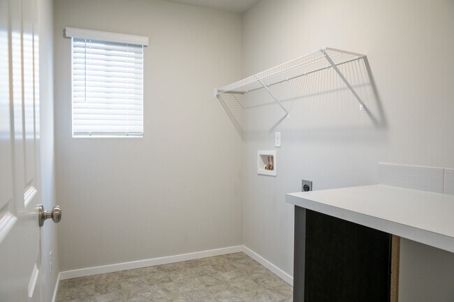 Building Photo - 3006 Mahogony St NE - corner lot