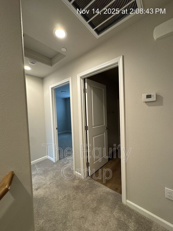 Building Photo - 410 S Summit St