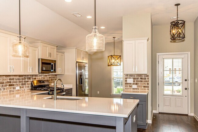 Building Photo - 9872 Bluestone Circle