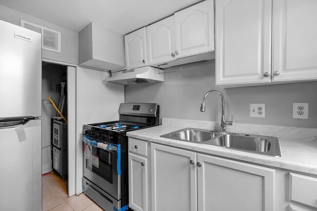 Building Photo - COMING SOON - 2 Bedroom Rental in Temple Hills