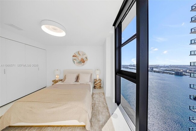 Building Photo - 700 NE 24th St