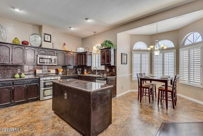 Building Photo - 1009 Sun Ridge Dr