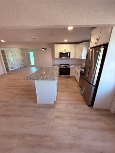 Building Photo - 1200 Chippendale Dr