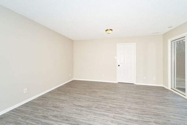Building Photo - Large 4 Bedroom and Brownsburg Schools!