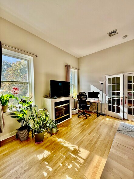 Building Photo - 253 Norfolk St