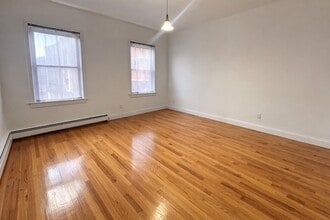 Building Photo - 163 Christopher Columbus Dr