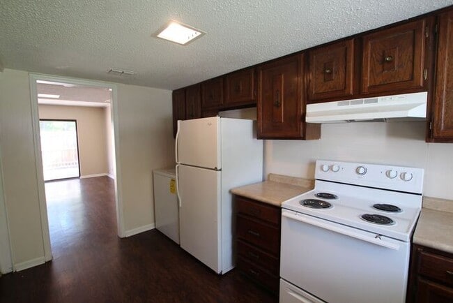 Building Photo - Available Now! 3 bedroom 2.5 bath townhome...