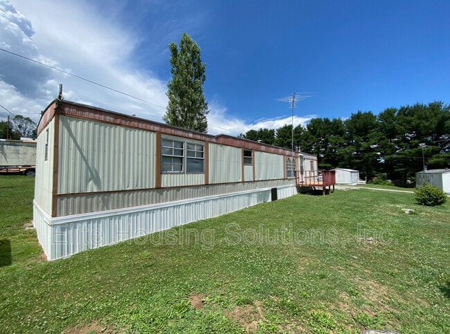 Building Photo - 1380 Old Stage Rd