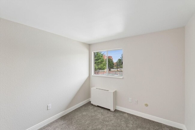 Building Photo - Completely Renovated 3 Bedroom Condo in the Wimbledon NOW AVAILABLE !