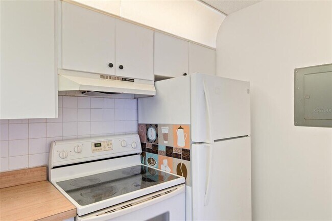 Building Photo - 1308 Pine Ridge Cir E