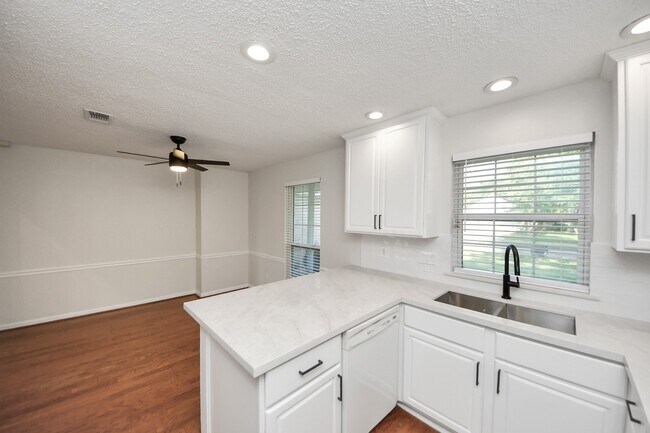 Building Photo - 2506 Lively Ln