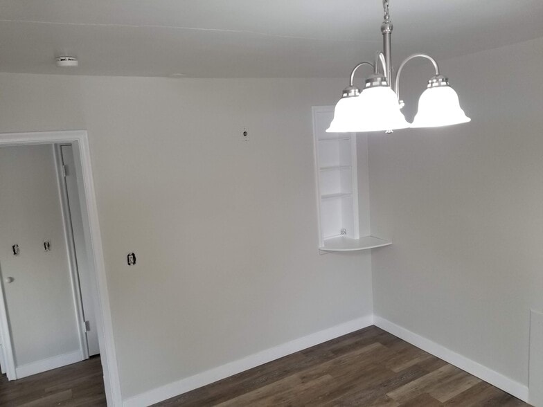 Dining area in Kitchen - 170 N Harrison Blvd Main