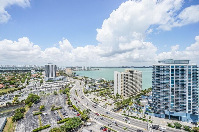 Building Photo - 7601 E Treasure Dr