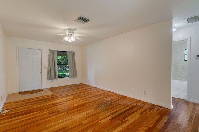 Building Photo - 11735 150th Ct N