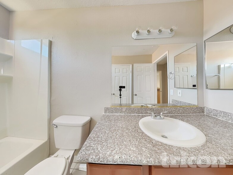 Building Photo - 44238 Gillan Ave