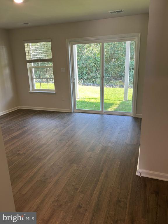 Building Photo - 5042 Silver Oak Dr