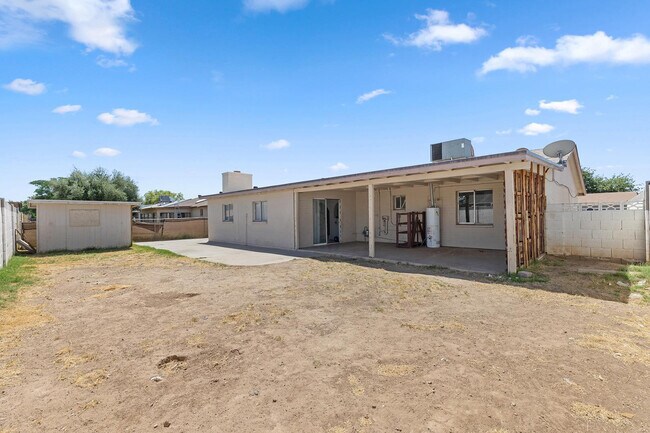 Building Photo - 7422 W Turney Ave