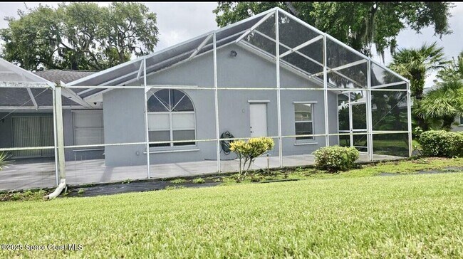 Building Photo - 1221 Meadowbrook Rd NE