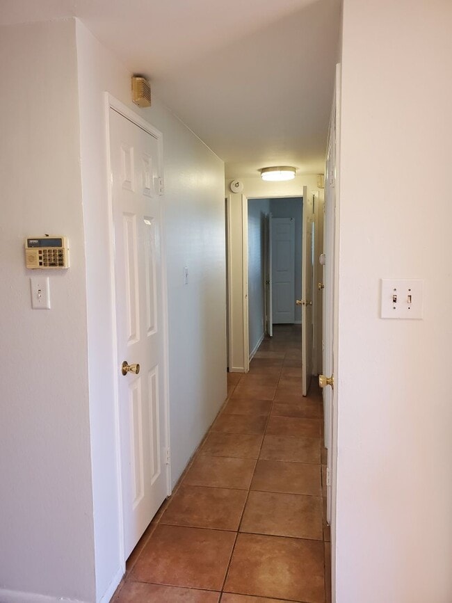 Building Photo - PRIVATE 3 bed/3 bath HOME + LARGE BONUS ROOM. NO OTHER UNITS ON PROPERTY.