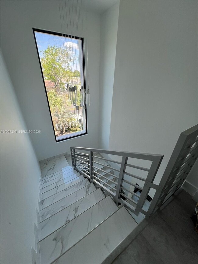 Building Photo - 2342 McKinley St