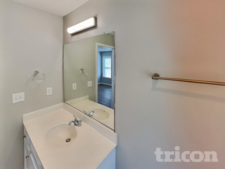 Building Photo - 2112 Saponi Village Ct