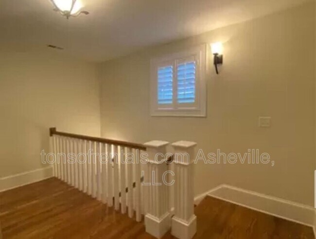 Building Photo - 240 S Beaumont St