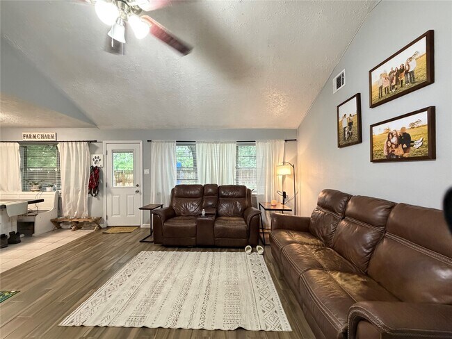 Building Photo - 11423 Graywood Dr