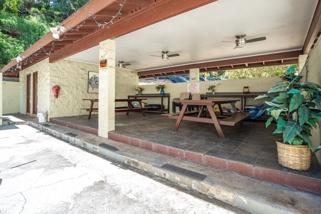 Building Photo - Beautiful Fully Furnished, 2 Bed, 1 1/2 Bath, Oceanview Condo with Pool