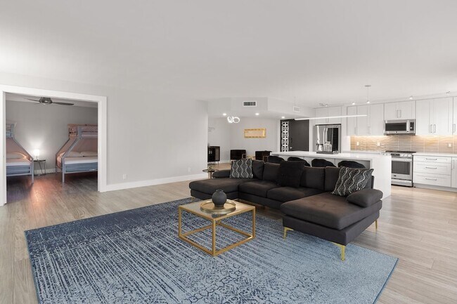 Building Photo - 6502 N Central Ave