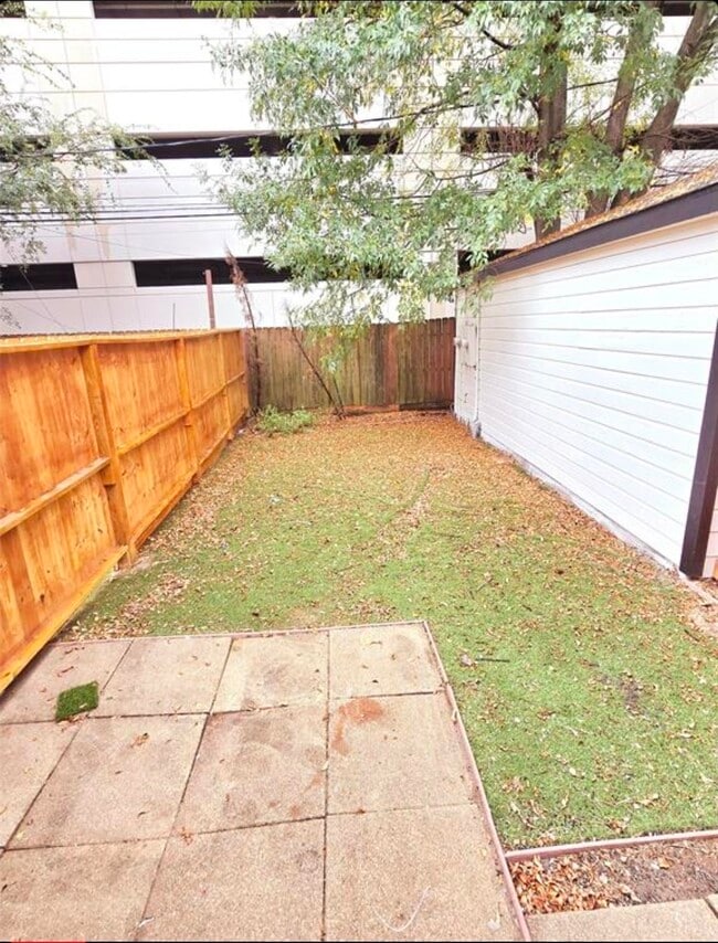 Building Photo - 2105 Sheridan St