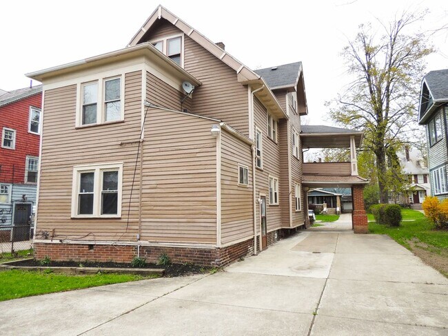 Building Photo - 1656 Eddington Rd