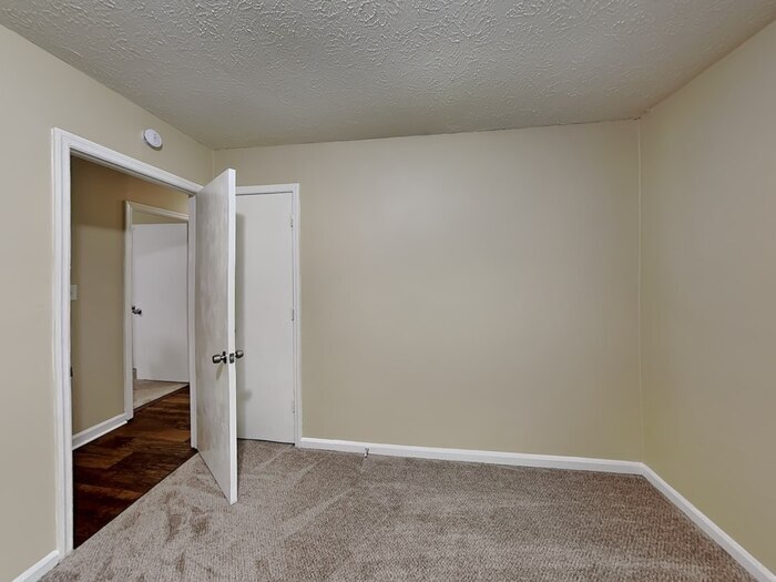 Building Photo - 2800 Alexandria Dr SW