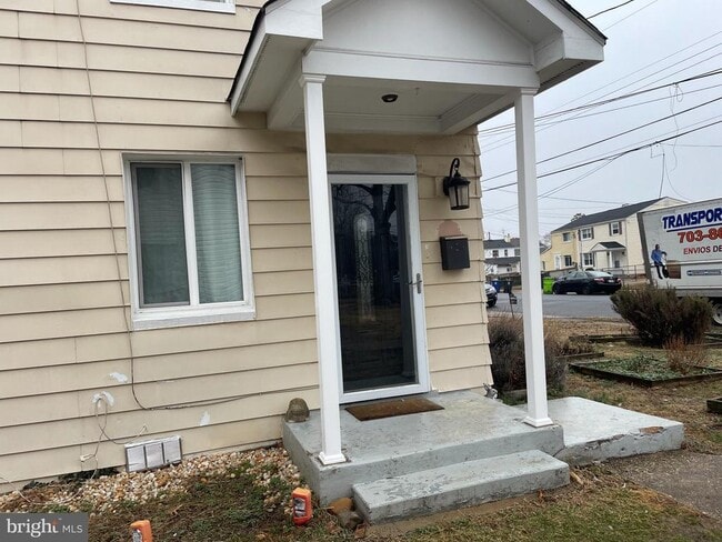 Building Photo - 5617 7th Pl S