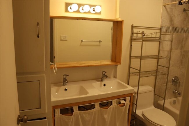 Building Photo - 2713 St Edwards Cir