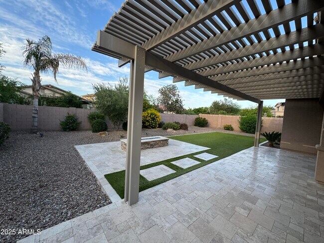 Building Photo - 712 W San Carlos Way