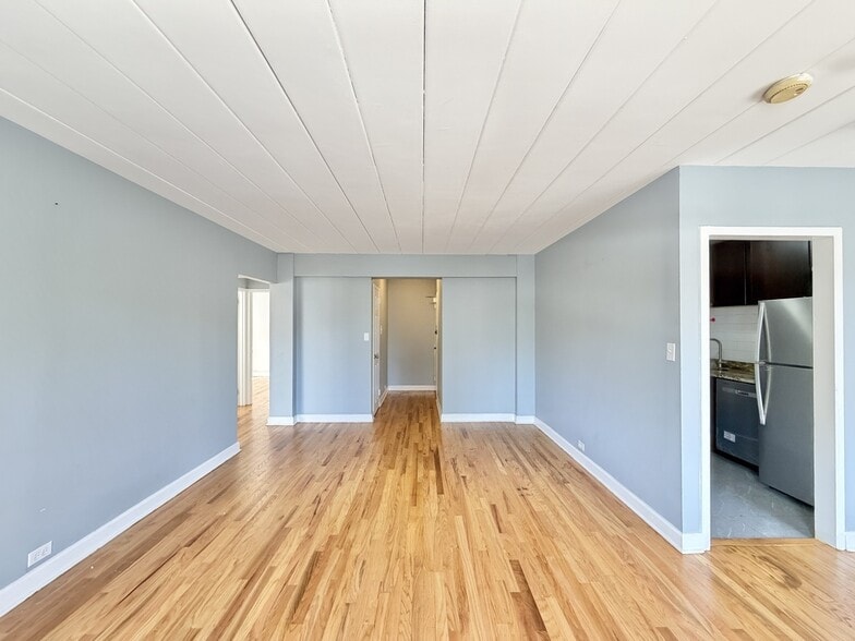 Building Photo - 1360 W Touhy Ave