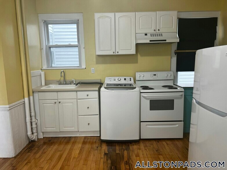 Building Photo - 30 Riverdale St