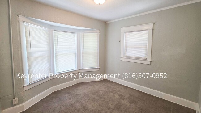 Building Photo - Welcome Home to This Bright & Inviting 4 Bed, 2 Bath