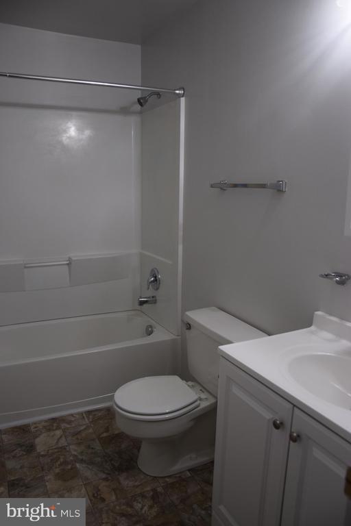 Building Photo - 3872 Shadywood Dr