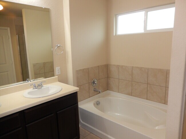 Building Photo - 2711 Sunset Bend