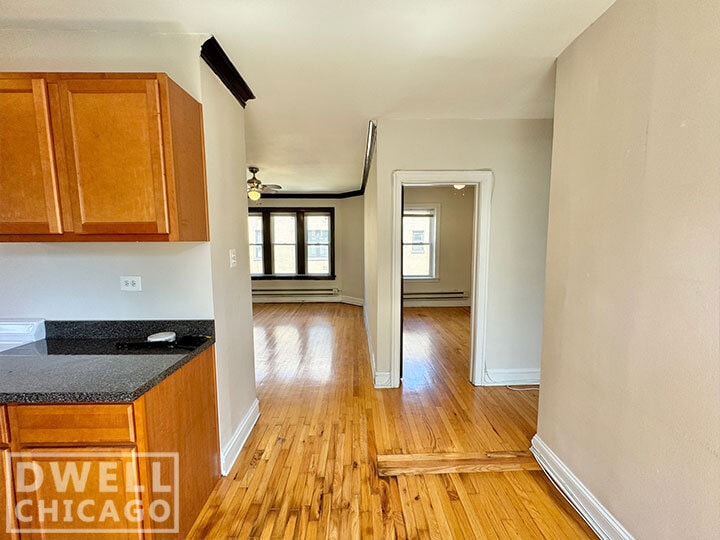Building Photo - 3825 N Greenview Ave