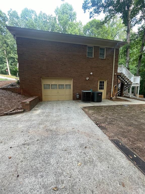Building Photo - 2166 Lake Ridge Terrace