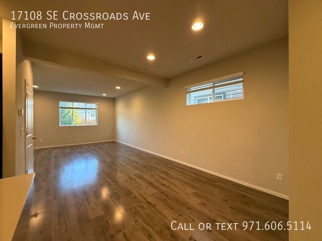 Building Photo - 17108 SE Crossroads Ave
