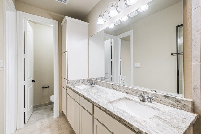 Building Photo - 11005 Cres Light Way