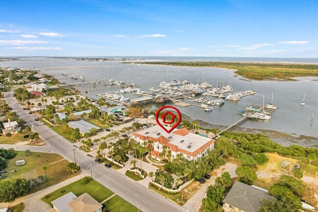 Building Photo - 33 Comares Ave