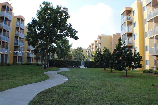 Building Photo - 2221 Sherman Cir