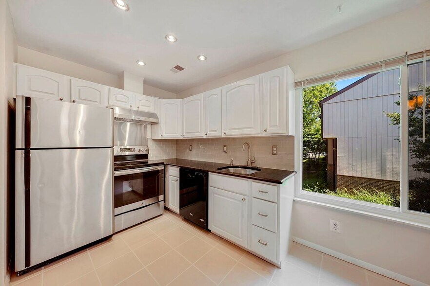 Building Photo - 1701 Westwind Way