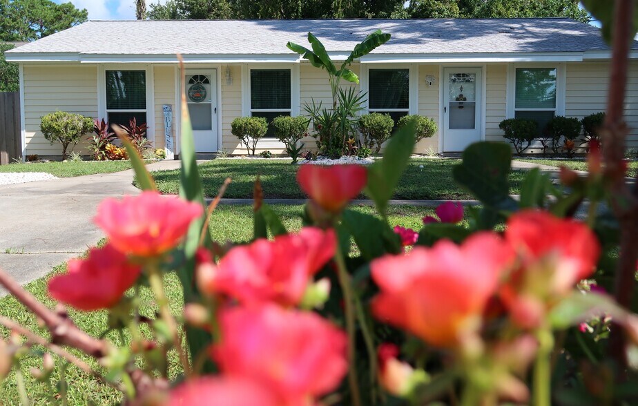 Building Photo - 6326 Sunset Dr
